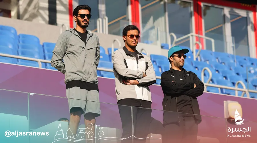 وزير الداخلية يتقدم مشاركي 