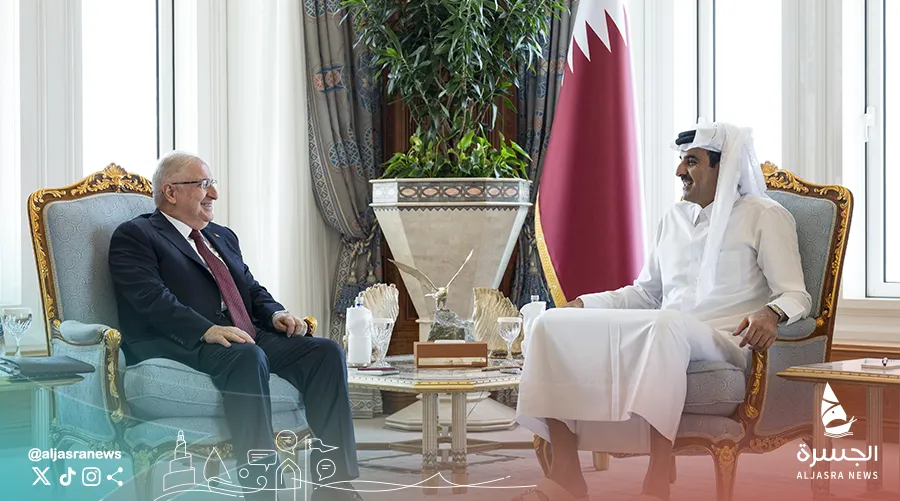 سمو الأمير يبحث التعاون العسكري مع وزير الدفاع التركي