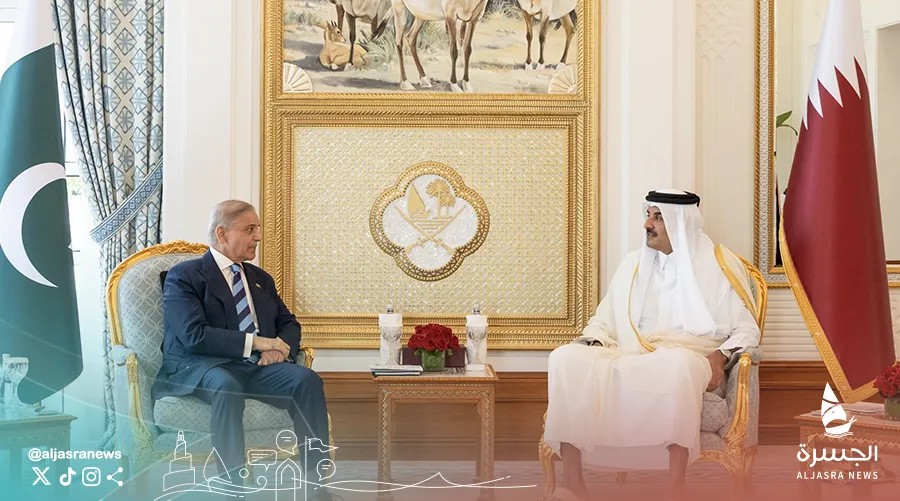 سمو الأمير يبحث سبل التعاون مع رئيس وزراء باكستان