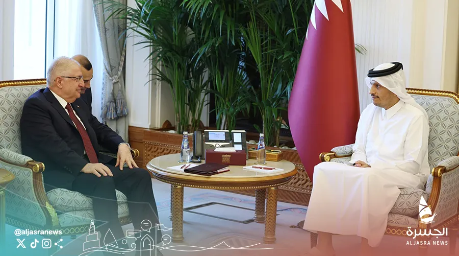 رئيس الوزراء يستعرض مستجدات المنطقة مع وزير الدفاع التركي