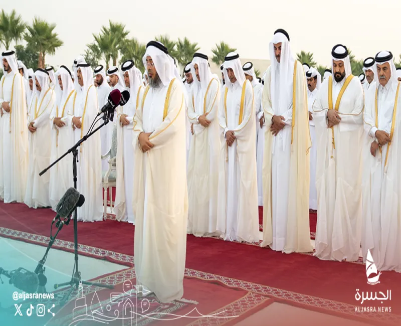 سمو الأمير يشارك المصلين أداء صلاة الاستسقاء