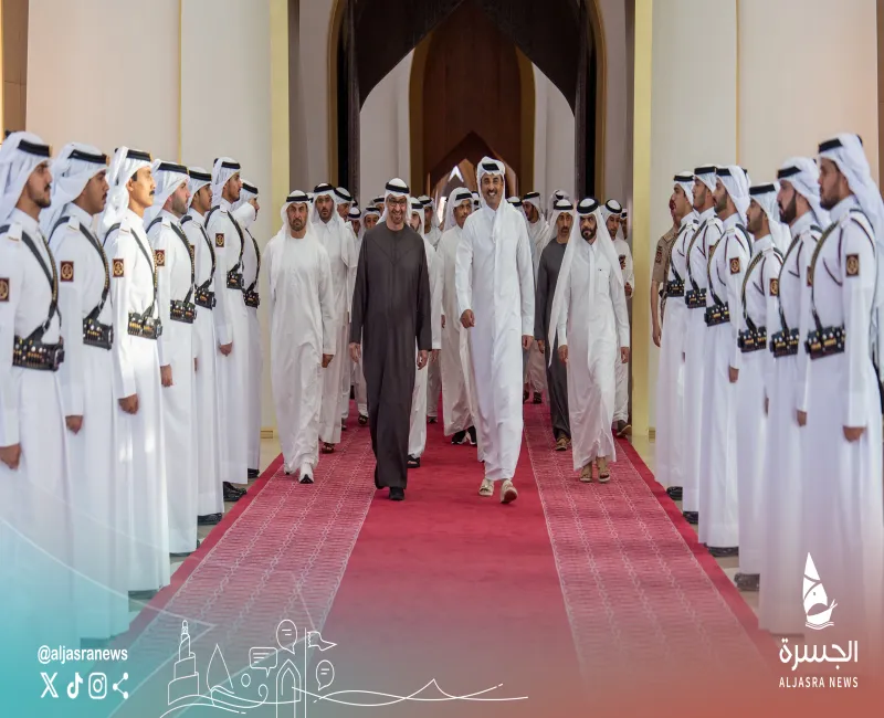 سمو الأمير ورئيس الإمارات يبحثان تعزيز العلاقات والمستجدات الإقليمية