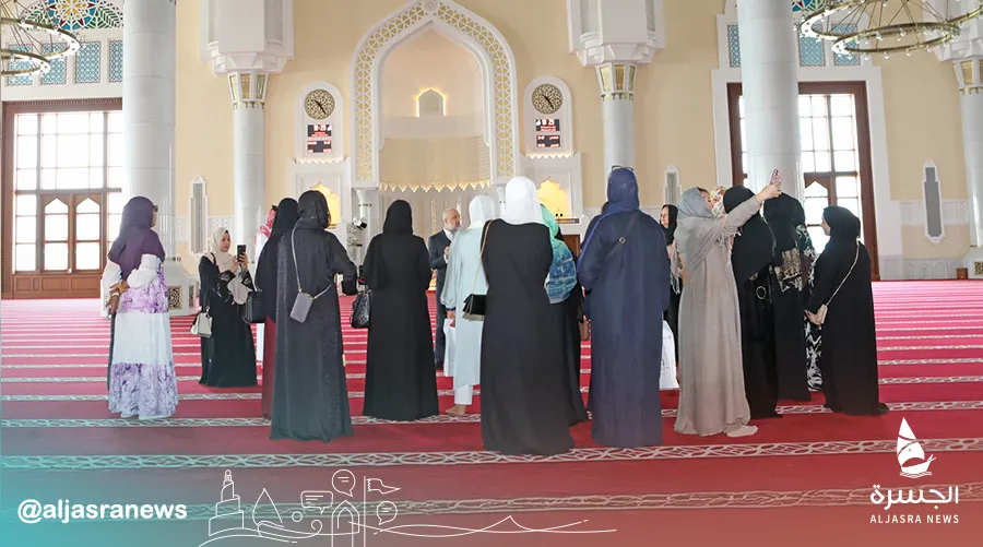 زوجات سفراء أجانب يزرن جامع الإمام